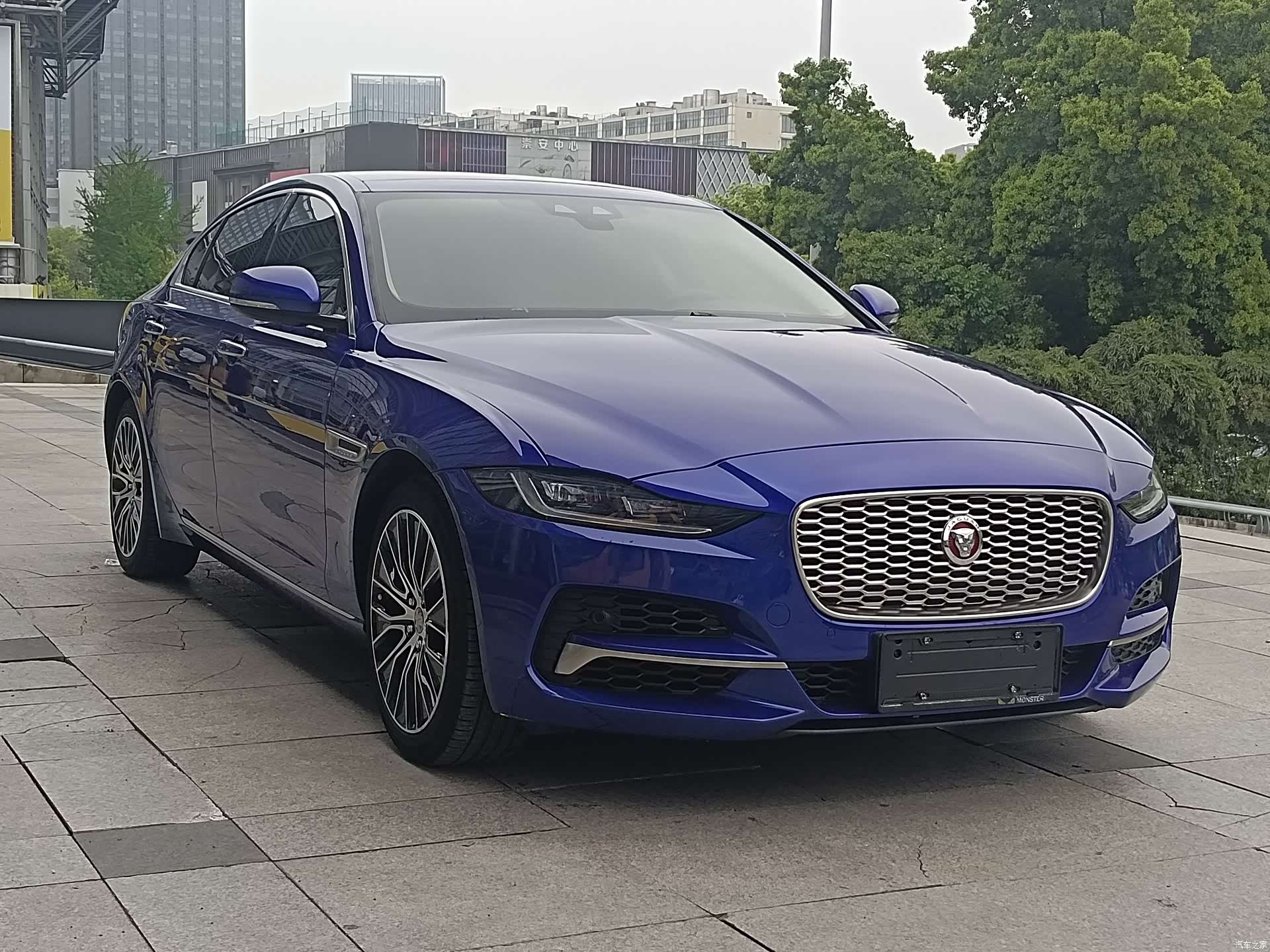 Land Rover XEL, 2020 3