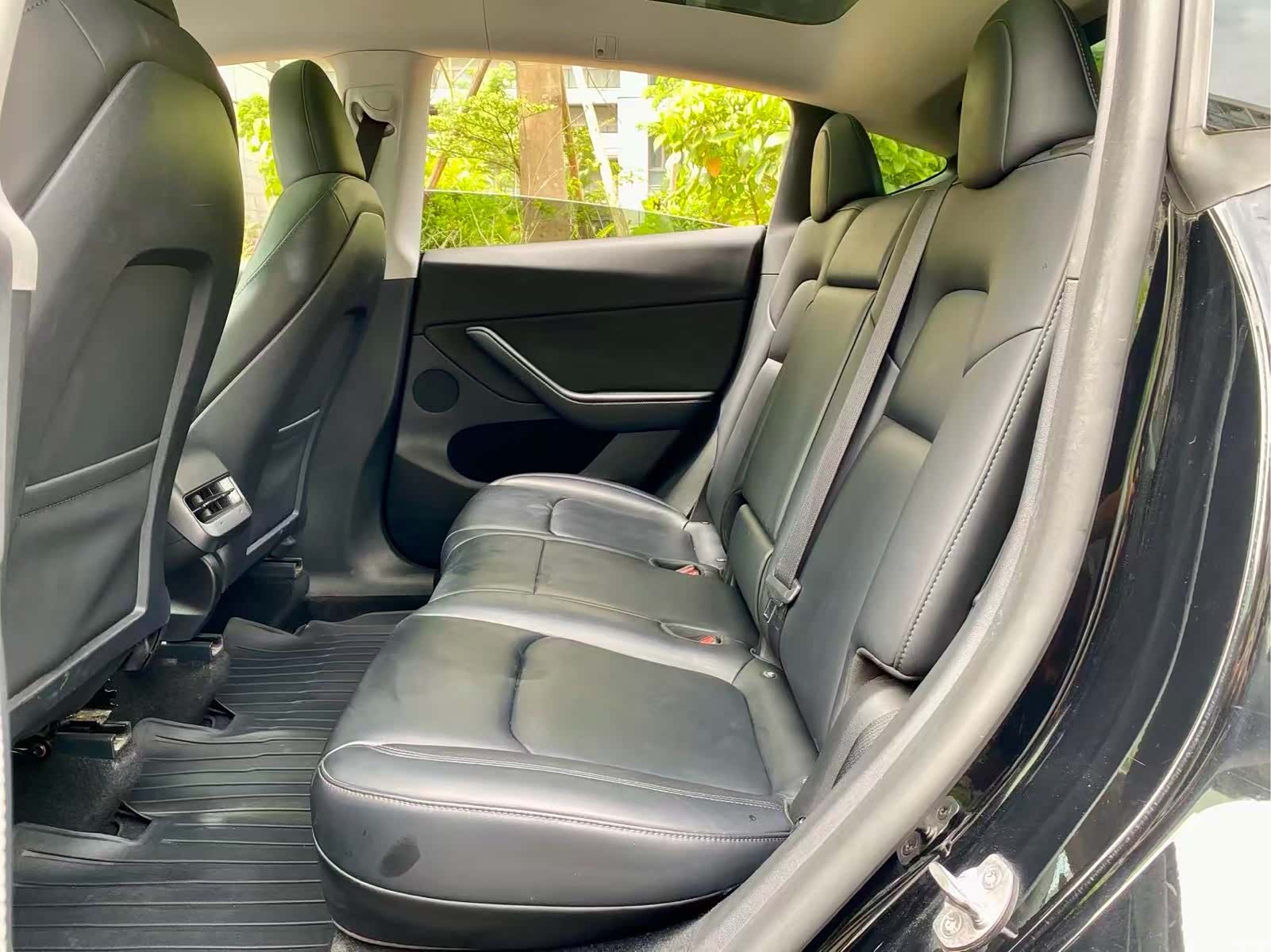 Tesla Model Y, 2023 13