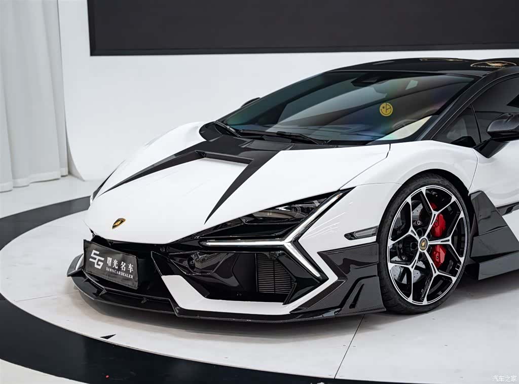 Lamborghini Revuelto, 2025 16