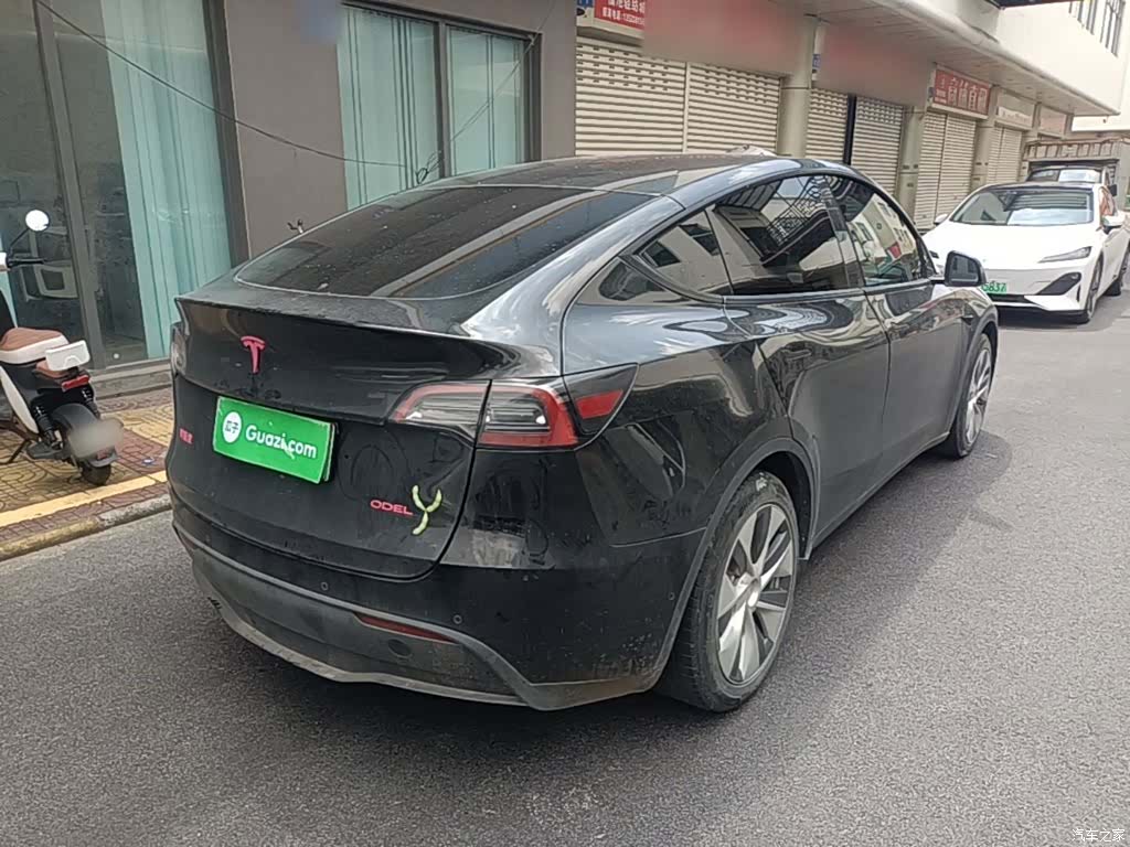 Tesla Model Y, 2023 7