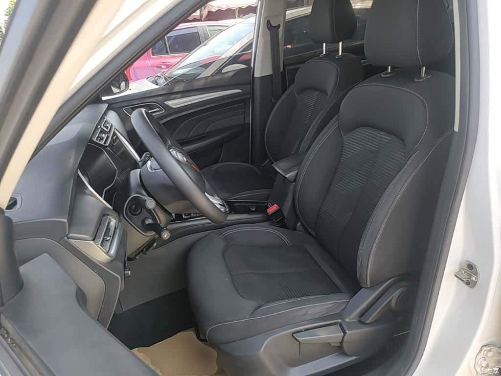 Roewe RX3, 2020 15