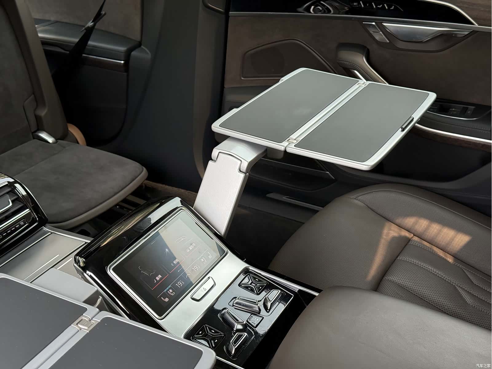 Audi A8L, 2019 11