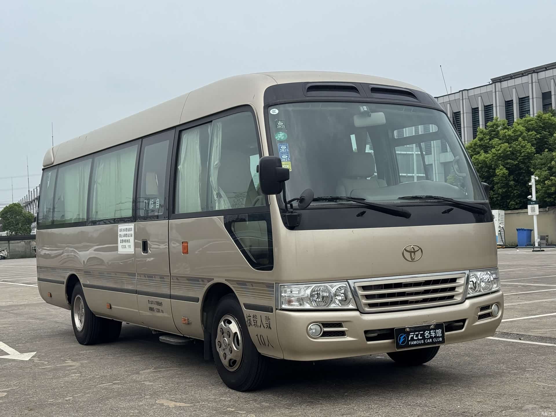 Toyota Coaster, 2011 3