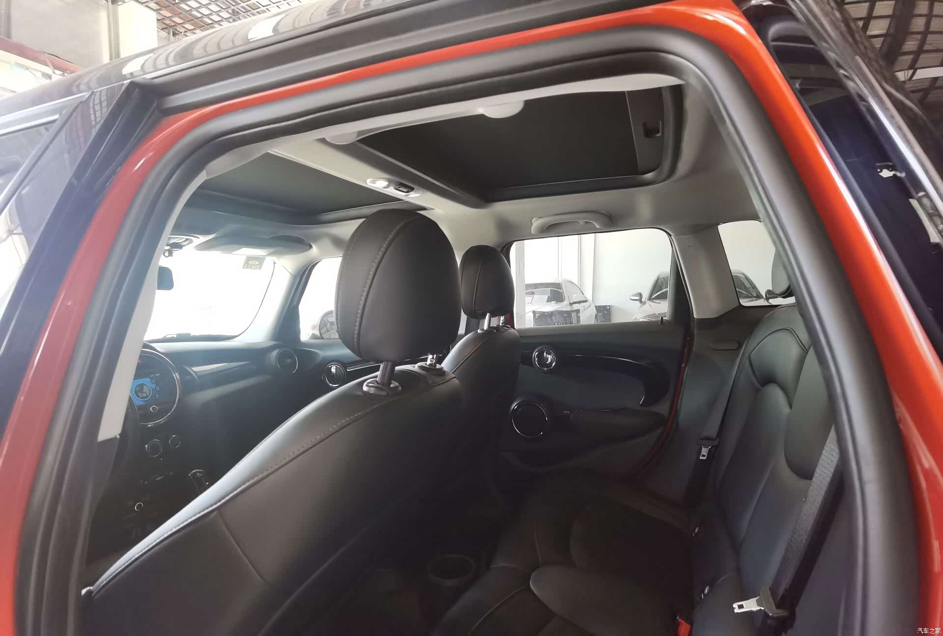 Mini ONE, 2019 14