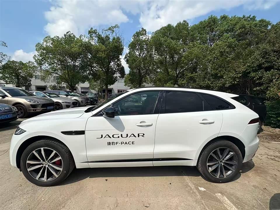Jaguar F-PACE