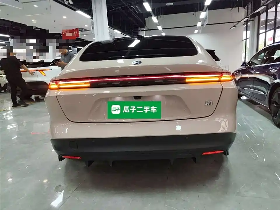 NIO ET5