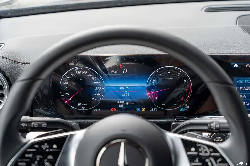 Mercedes-Benz GLB, 2025 14