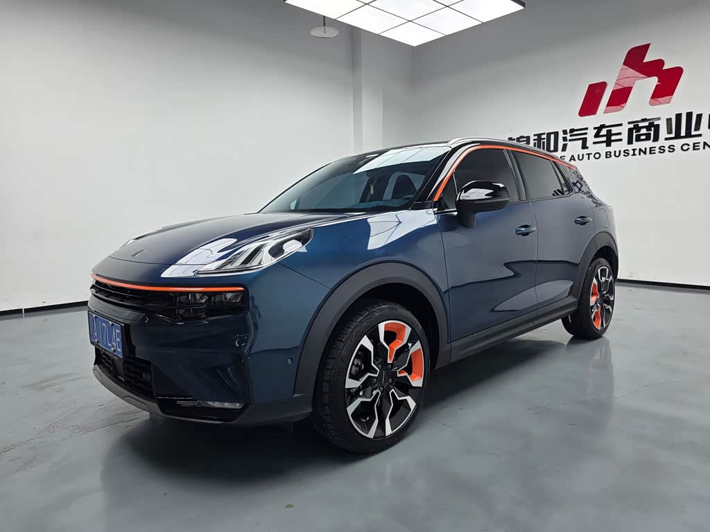 Lynk & Co 06