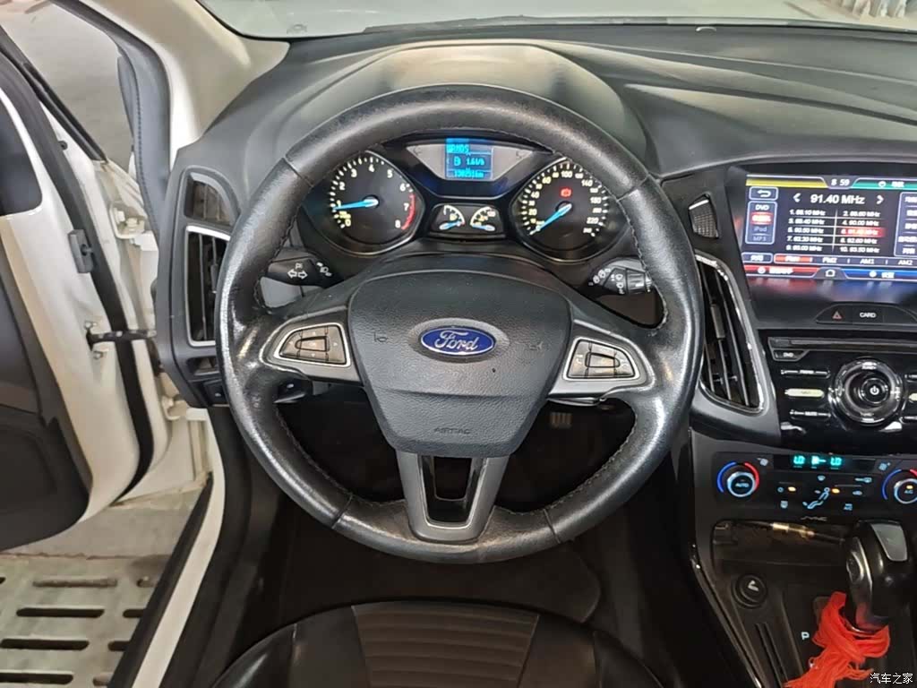 Ford Focus, 2015 11