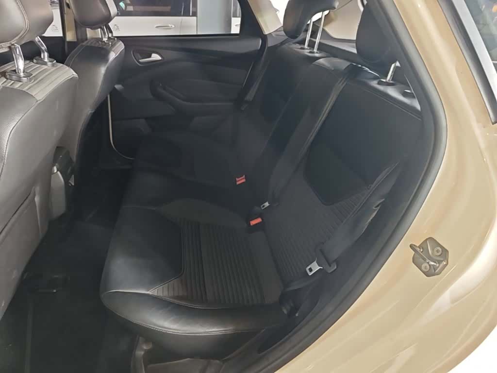 Ford Focus, 2015 17