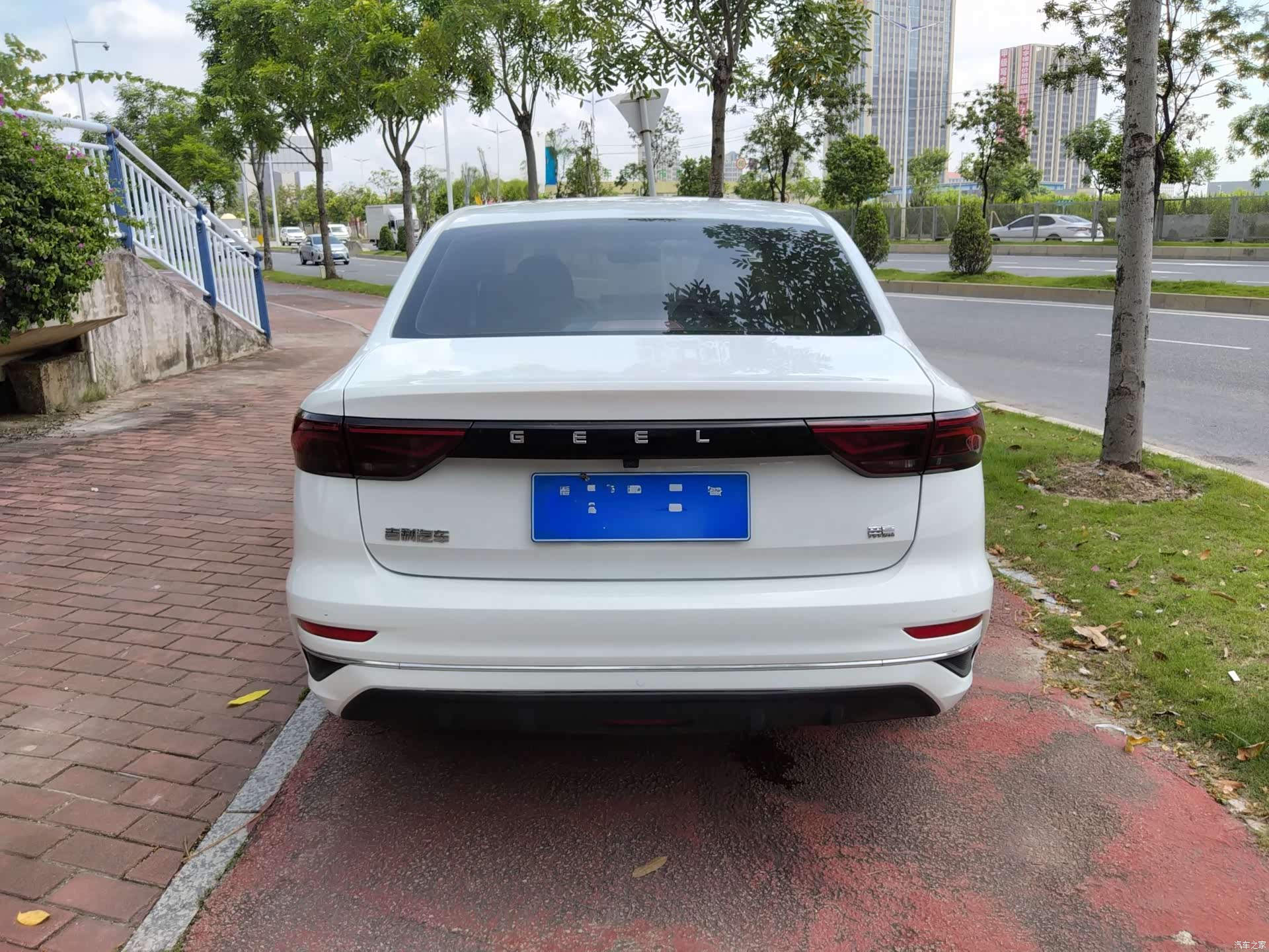 Geely Emgrand, 2023 все фото
