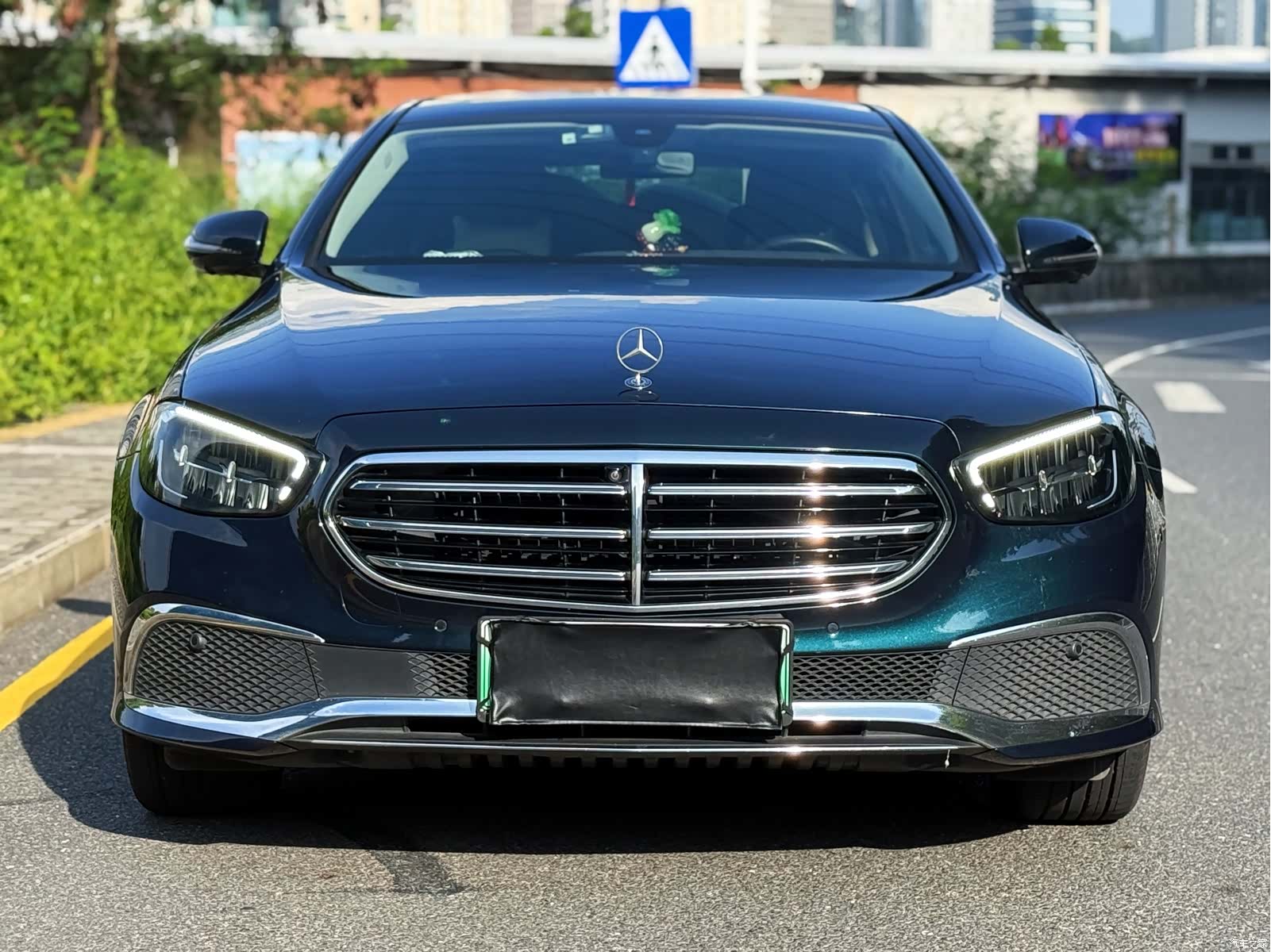 Mercedes-Benz E-Class, 2023 3