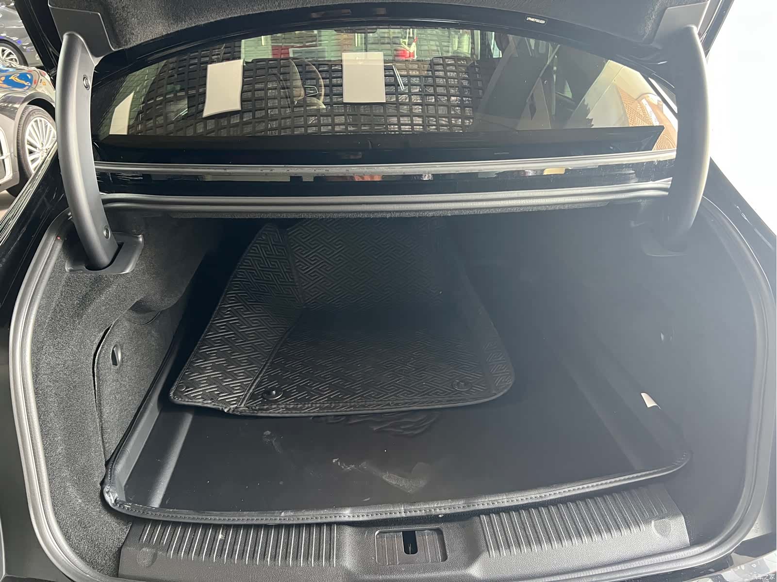 Hongqi H9, 2025 14