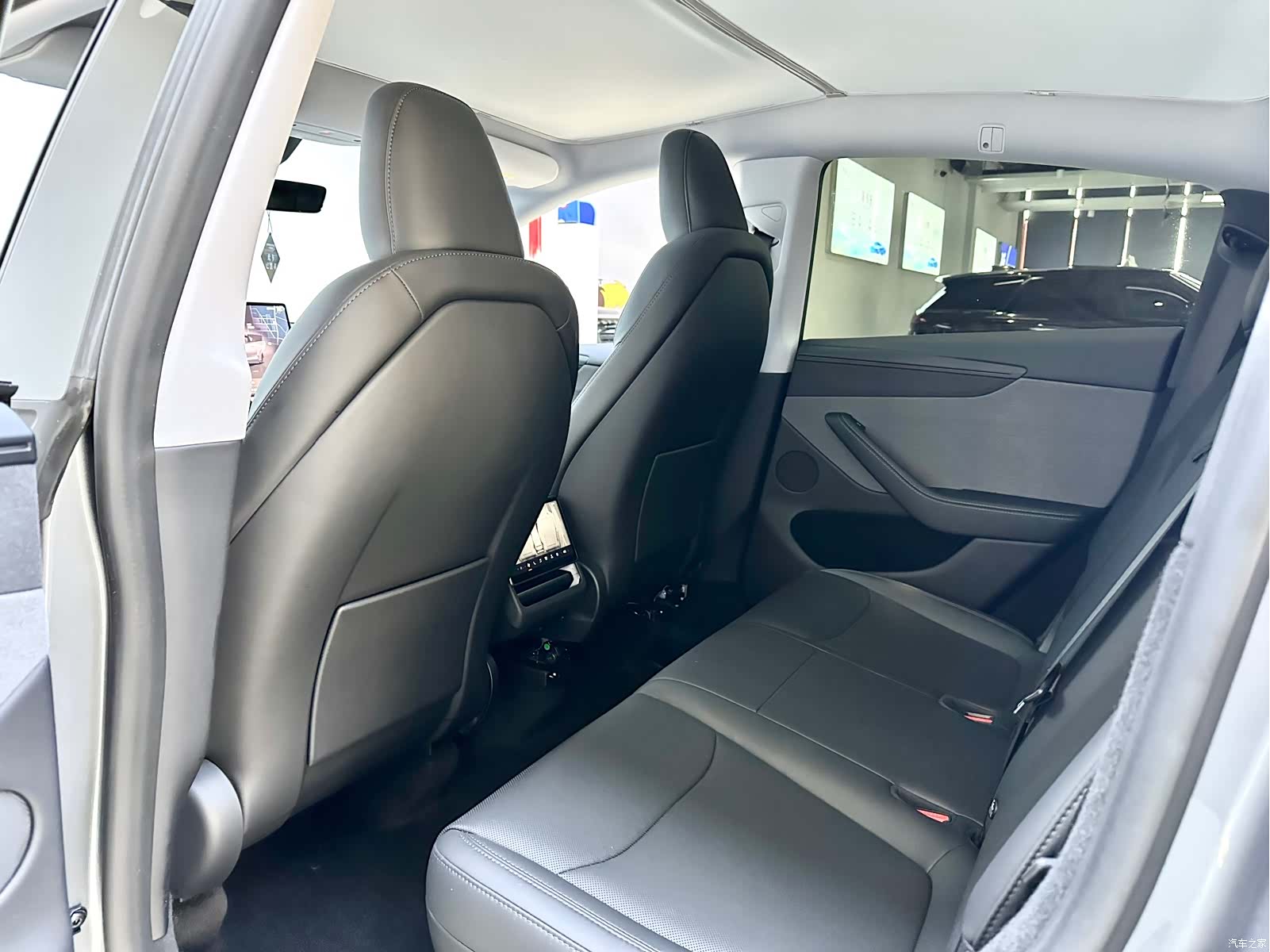 Tesla Model Y, 2025 10