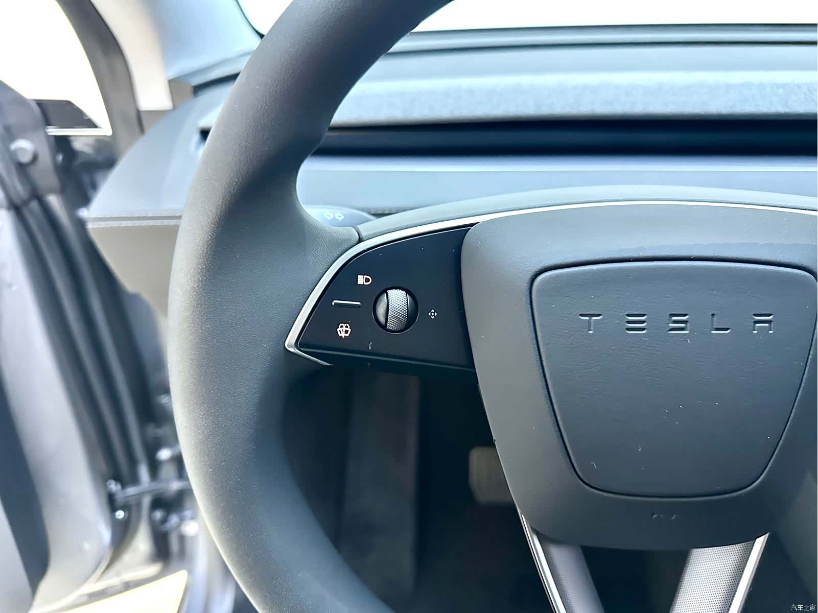 Tesla Model Y, 2025 15