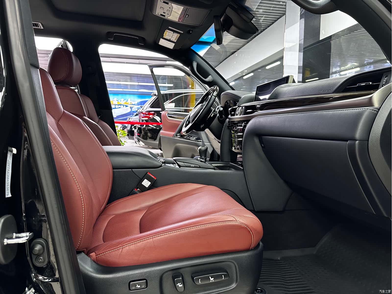 Lexus LX, 2022 13
