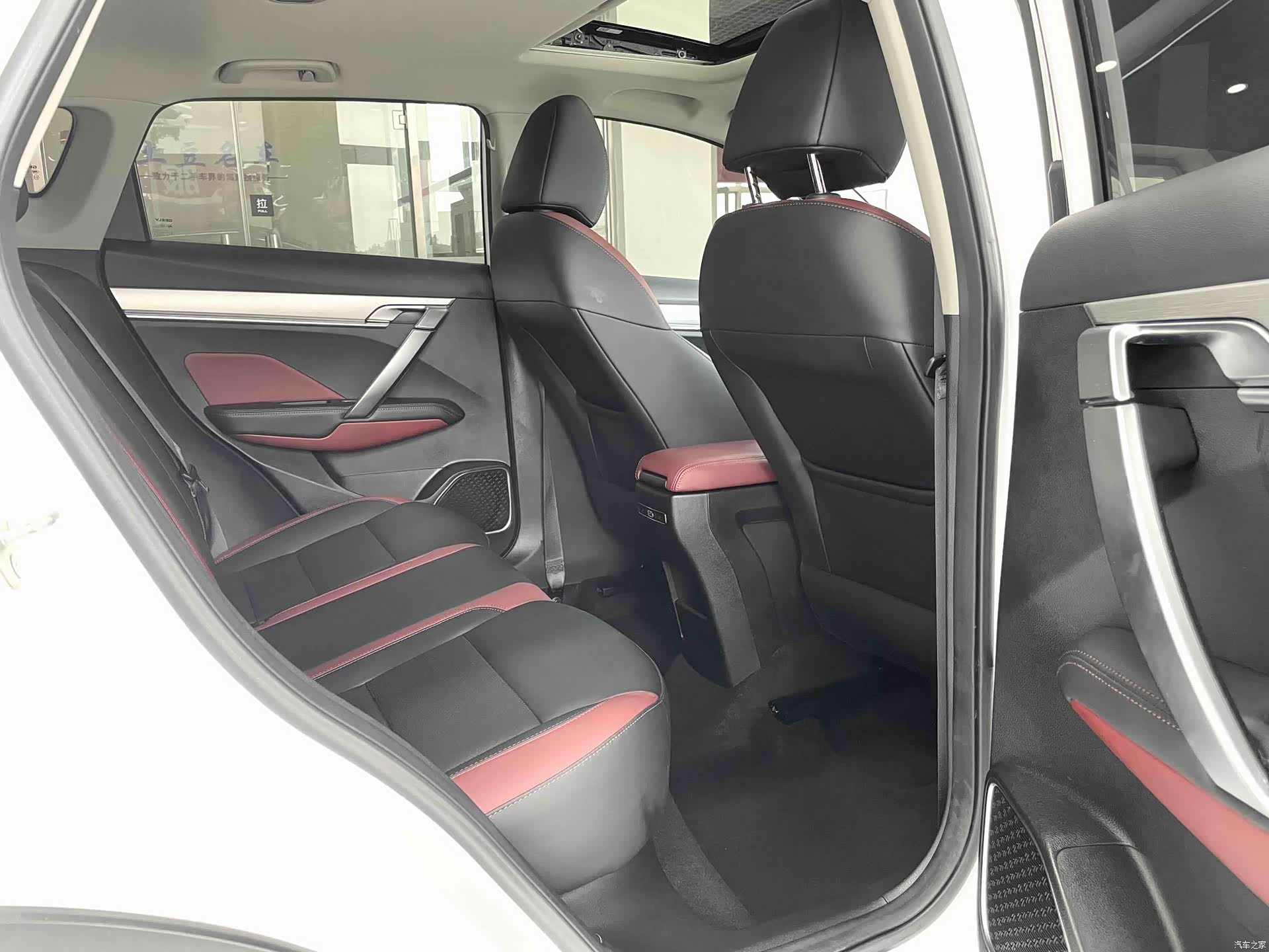 Geely Coolray, 2022 13