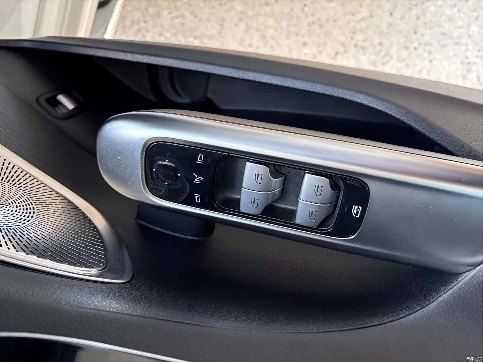 Mercedes-Benz C-Class, 2024 37