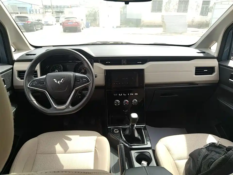 Wuling Wuling Hongguang PLUS