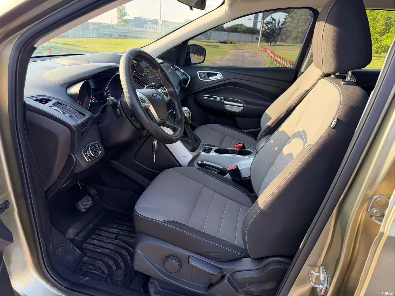 Ford Kuga, 2015 4