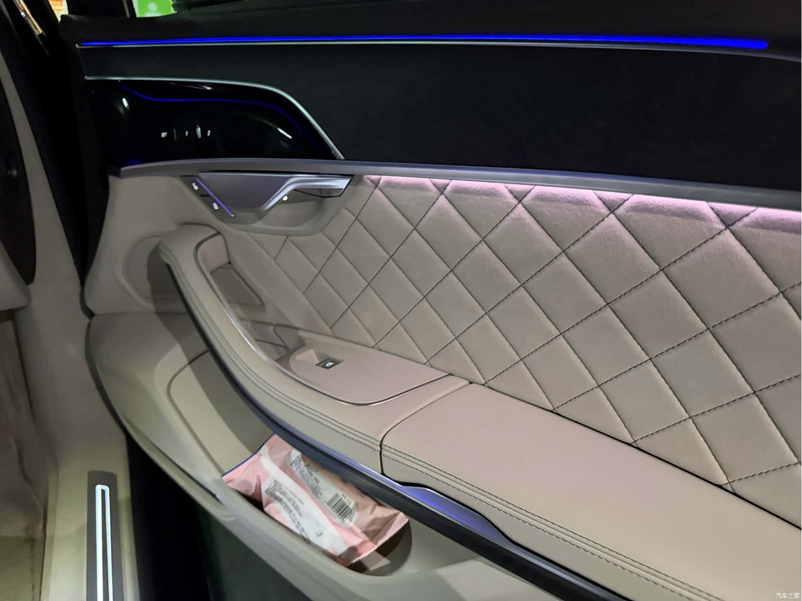 Audi A8L, 2023 7