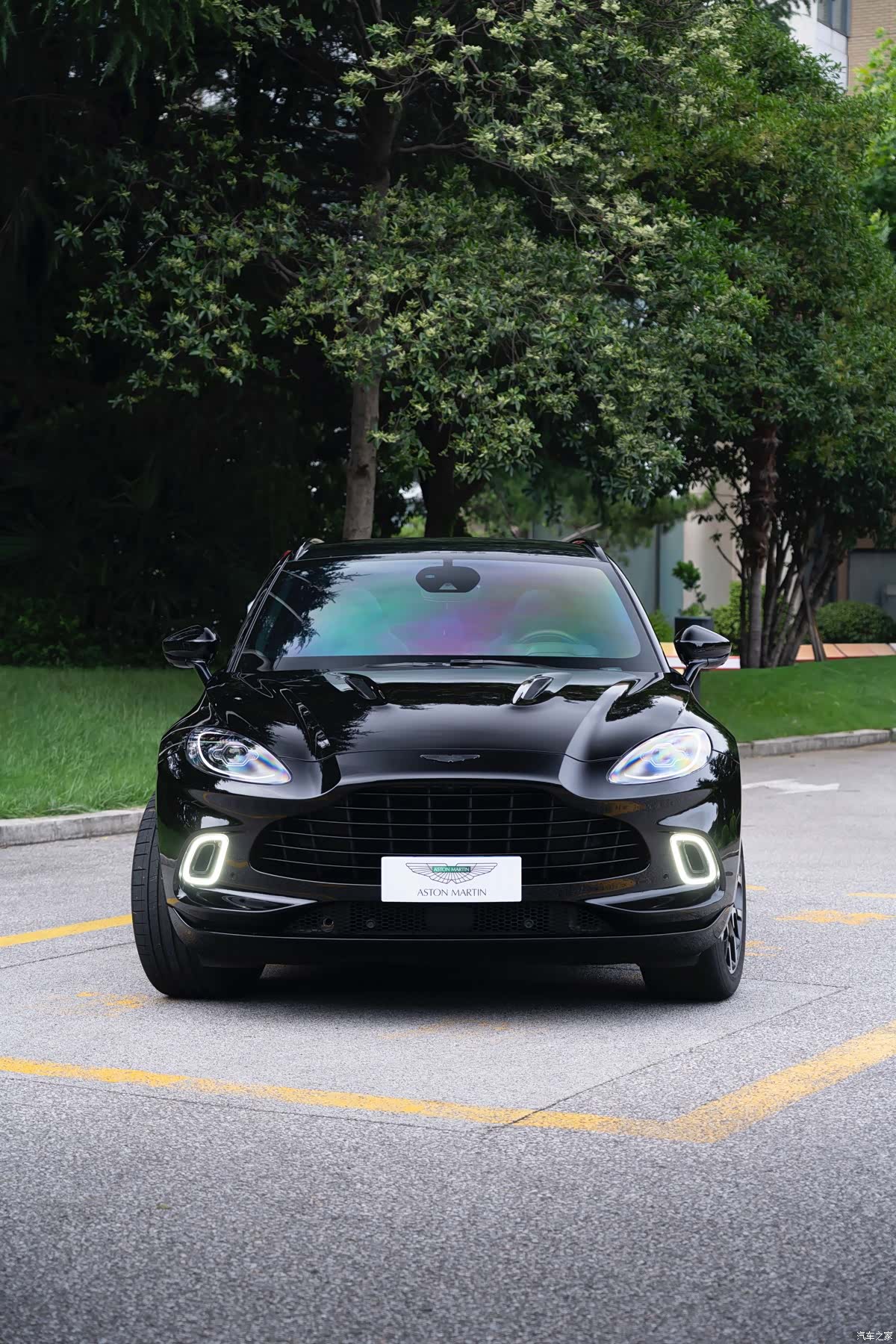 Aston Martin DBX, 2022 2