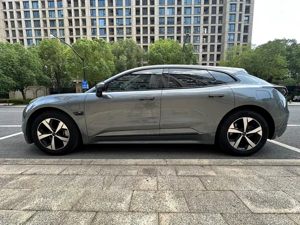 Zeekr 001