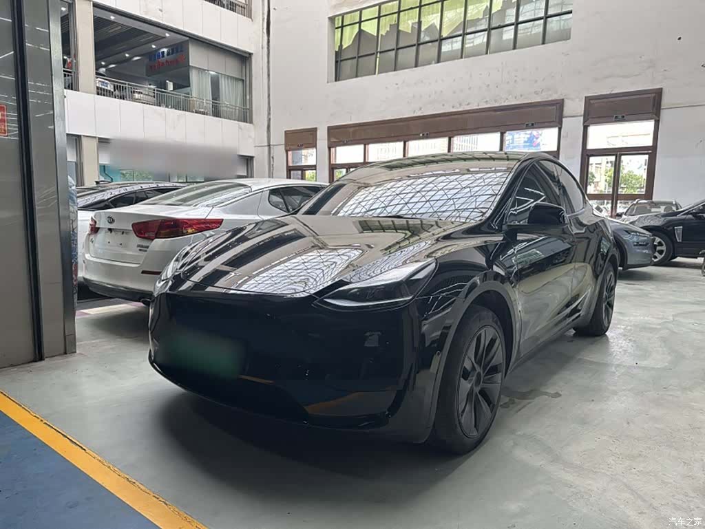 Tesla Model Y, 2024 1