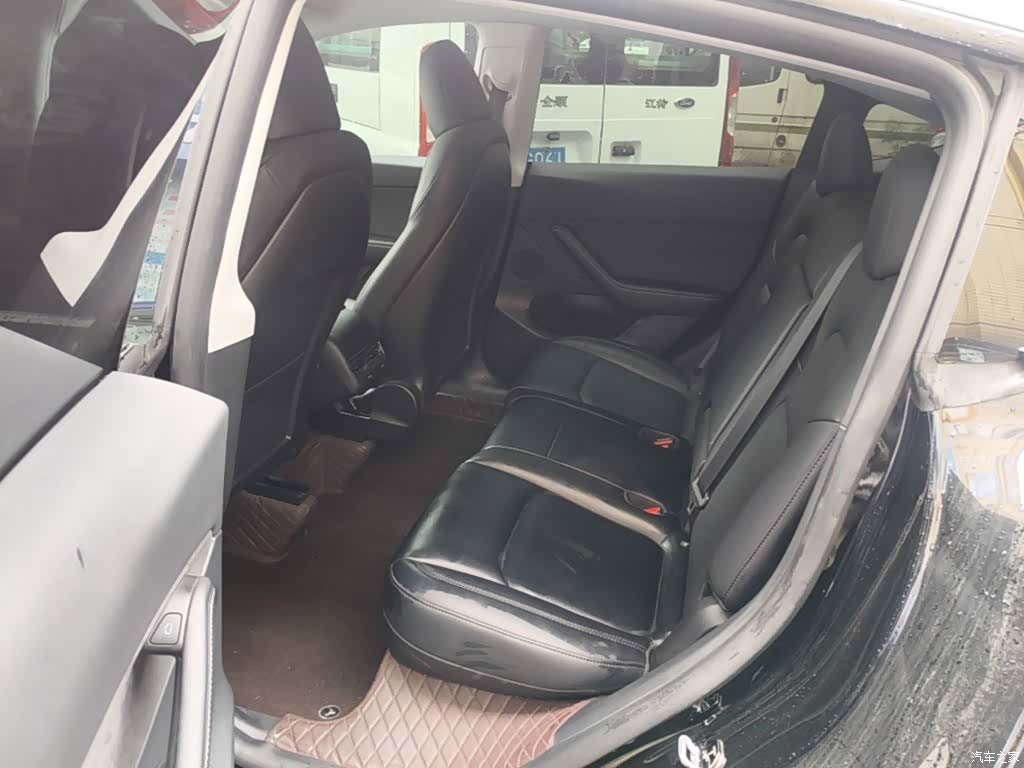 Tesla Model Y, 2024 19