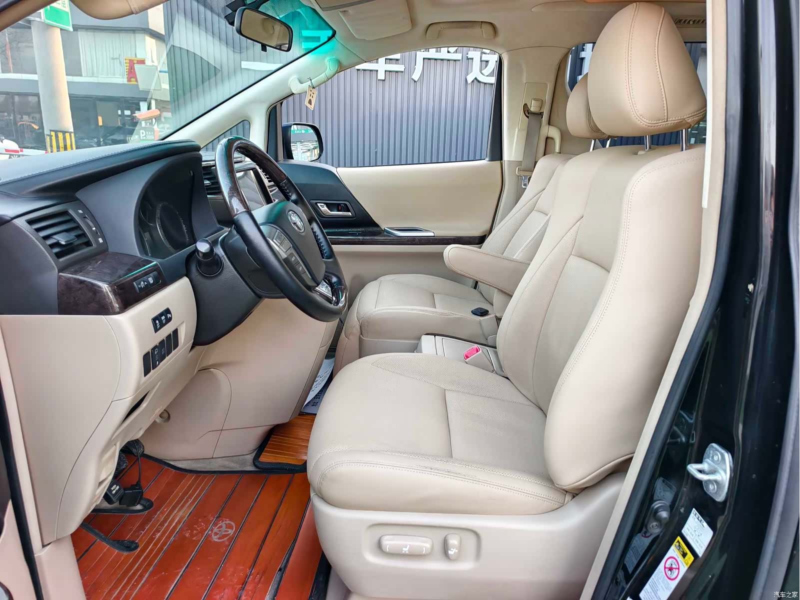 Toyota Alphard, 2011 все фото