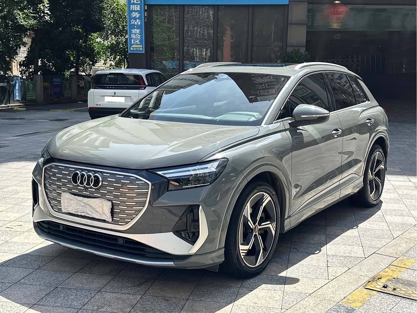 Audi Q4 e-tron, 2023 1