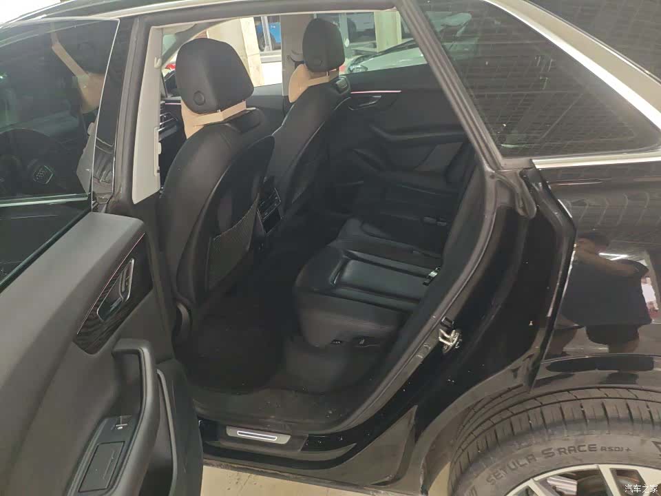 Audi Q8, 2023 6