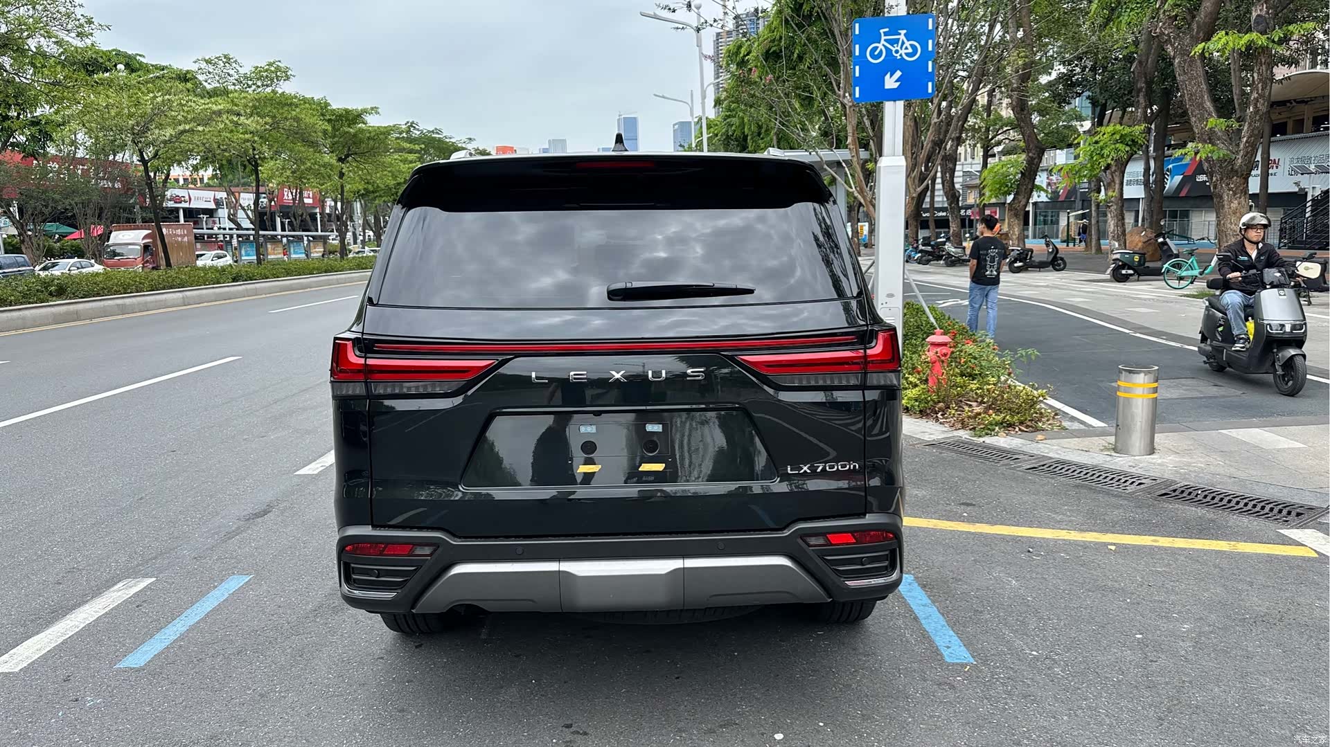 Lexus LX, 2026 12