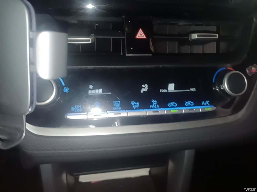 Toyota Frontlander, 2022 13
