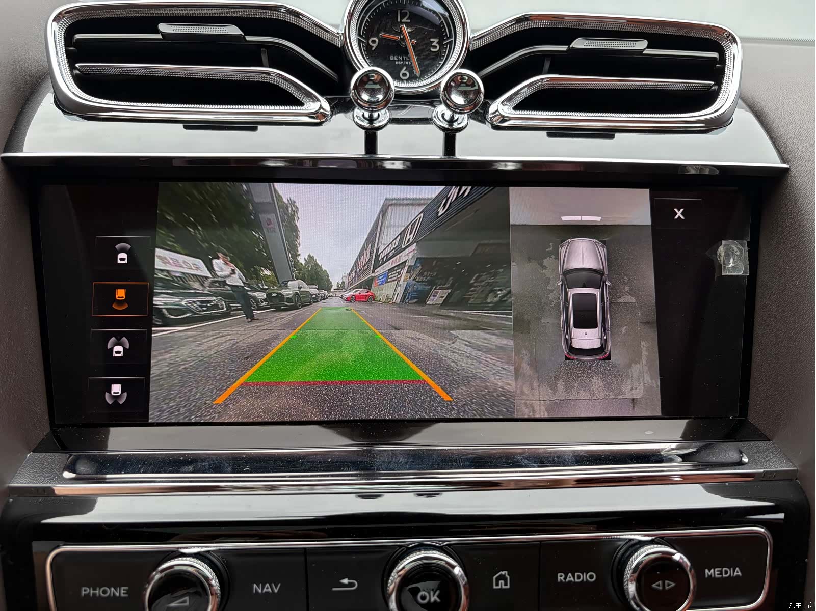 Bentley Bentayga, 2022 14