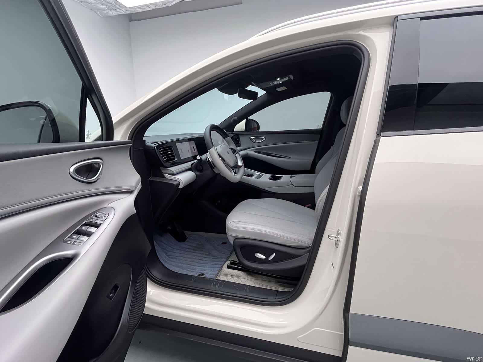 BYD HiAce, 2025 11