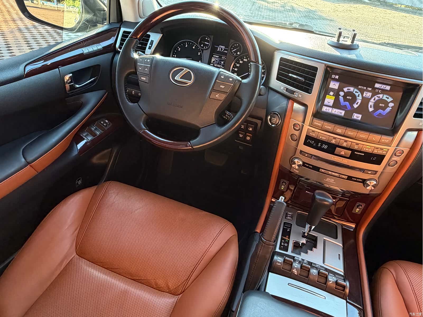 Lexus LX, 2013 16