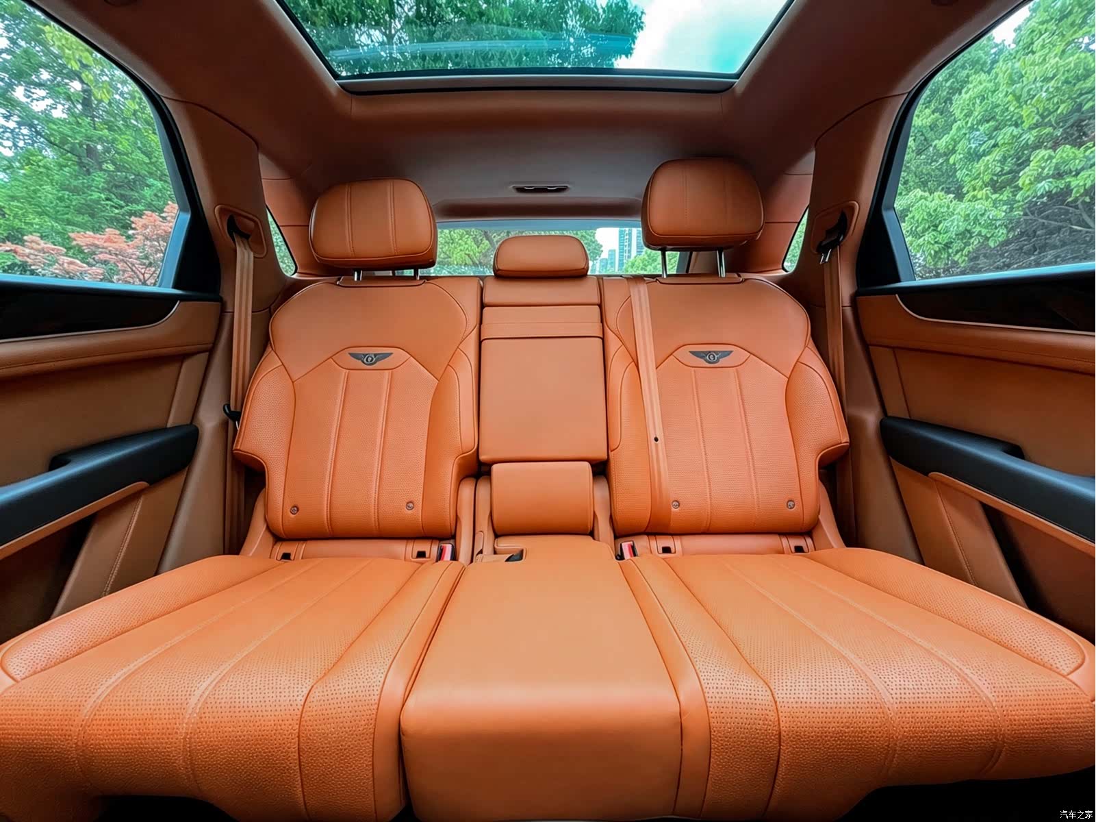 Bentley Bentayga, 2023 8
