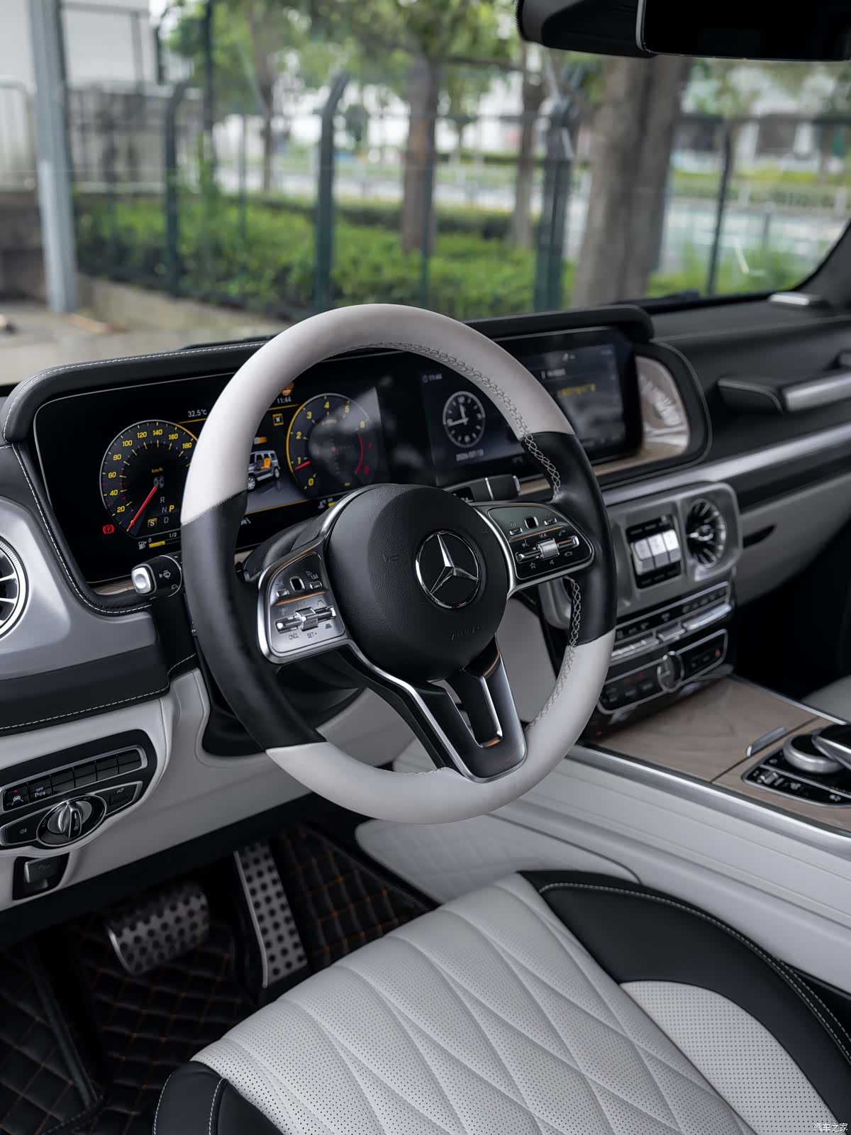 Mercedes-Benz G-Class, 2023 9