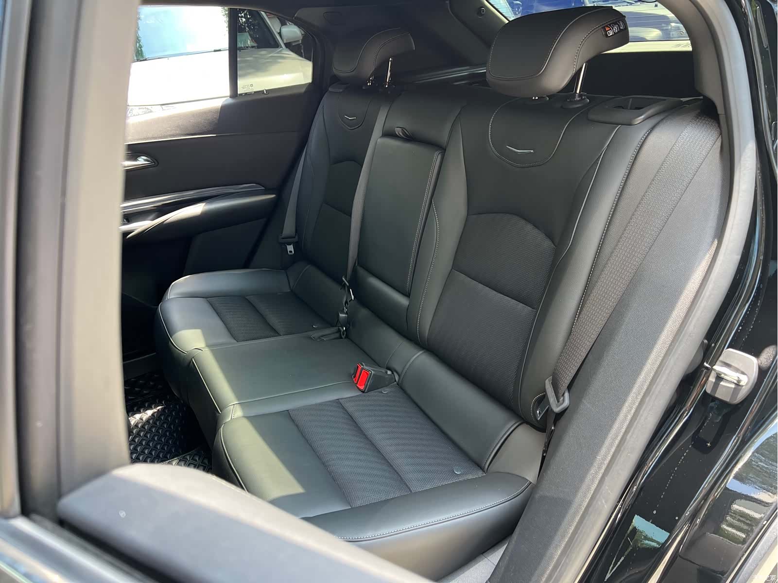 Cadillac XT4, 2019 11