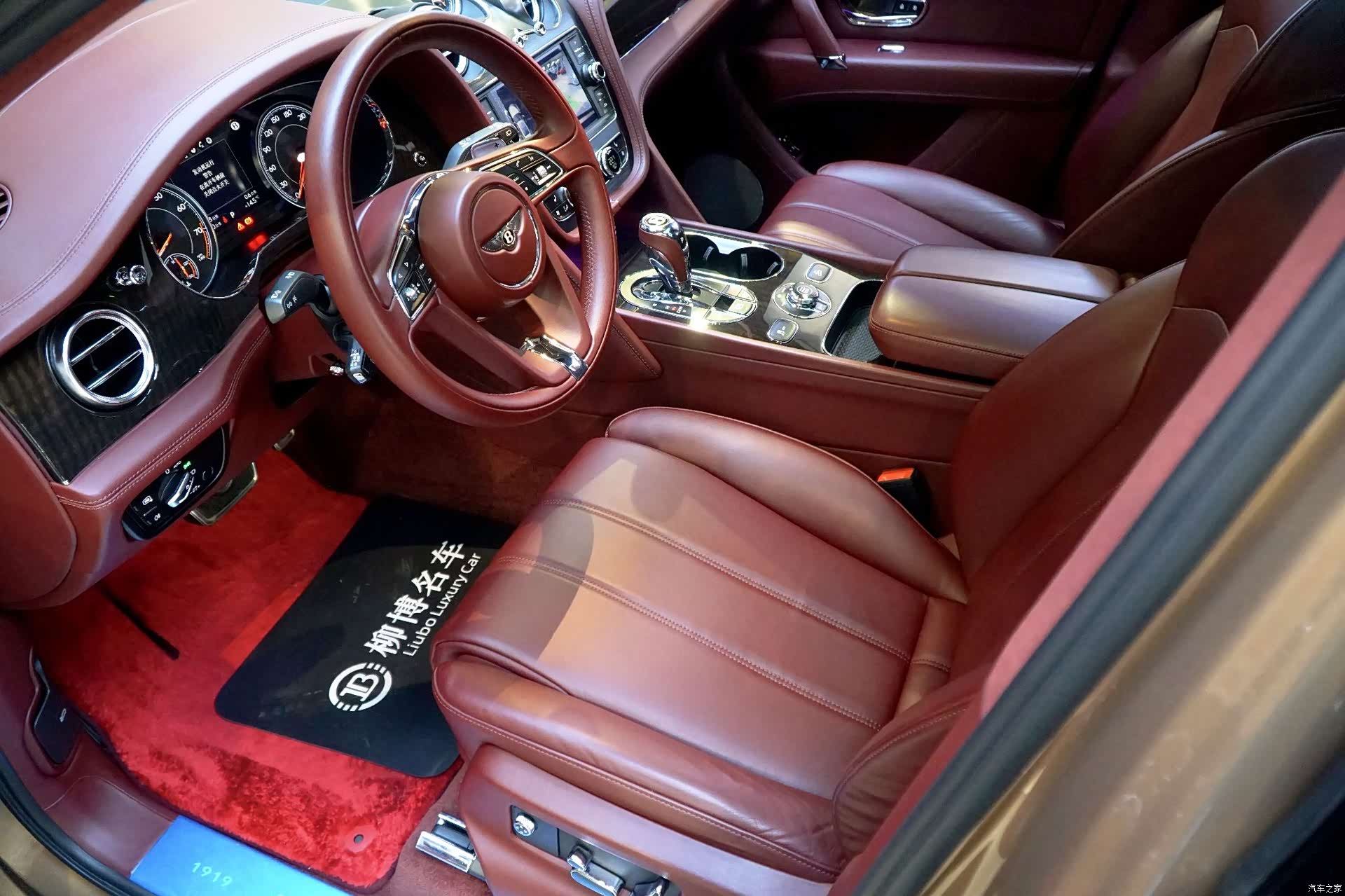 Bentley Bentayga, 2019 13