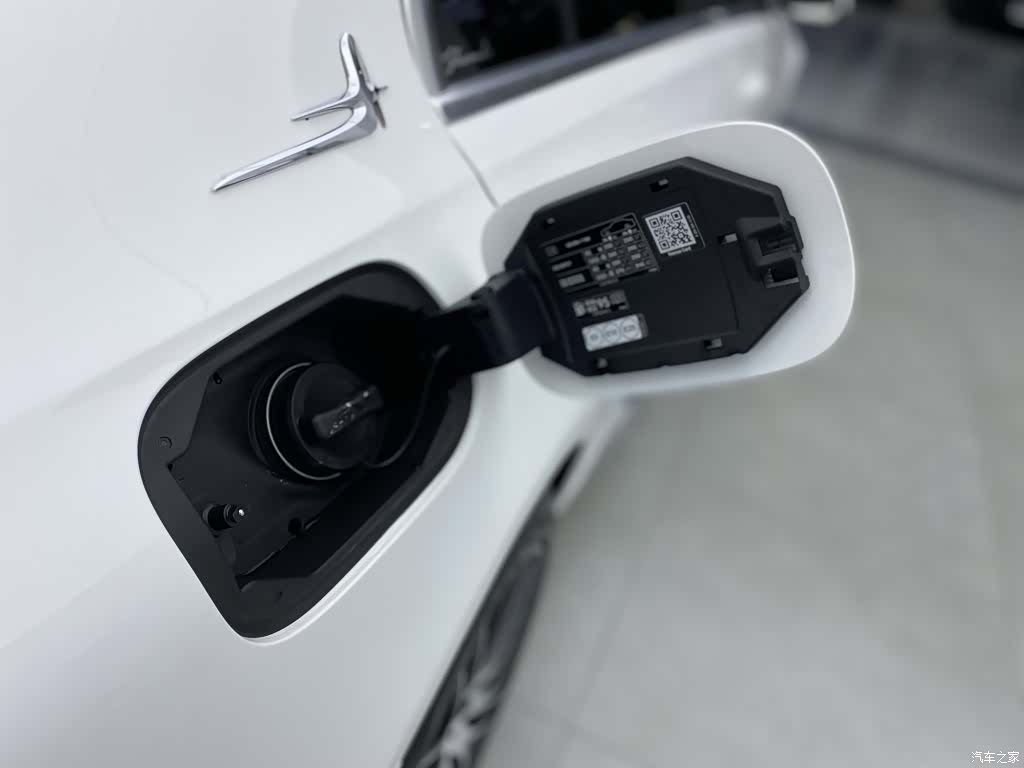 Mercedes-Benz C-Class, 2024 27