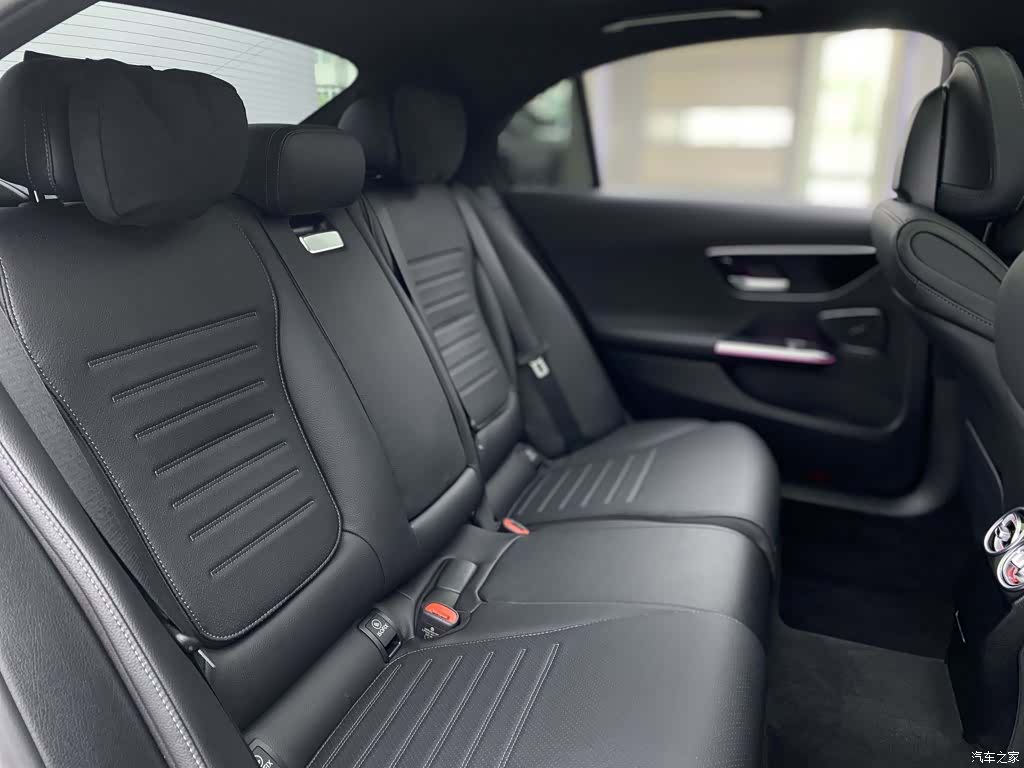 Mercedes-Benz C-Class, 2024 10