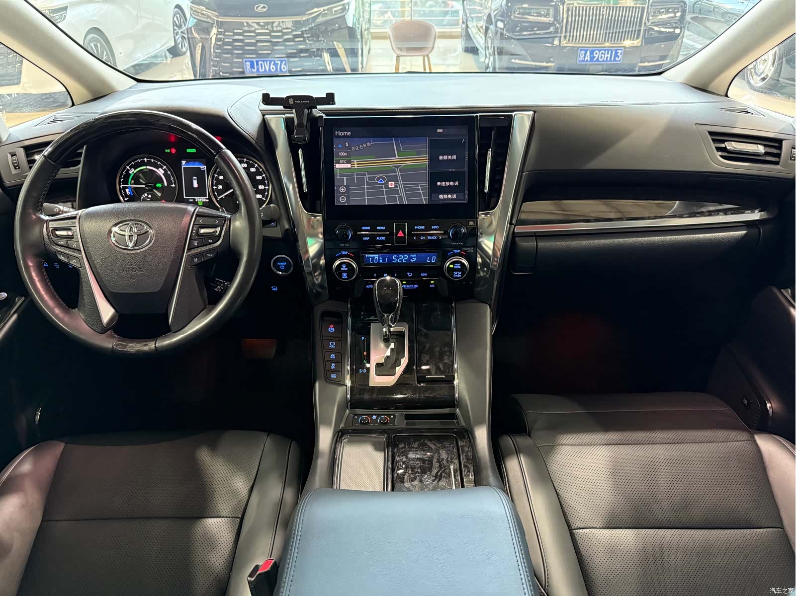 Toyota Vellfire, 2023 11