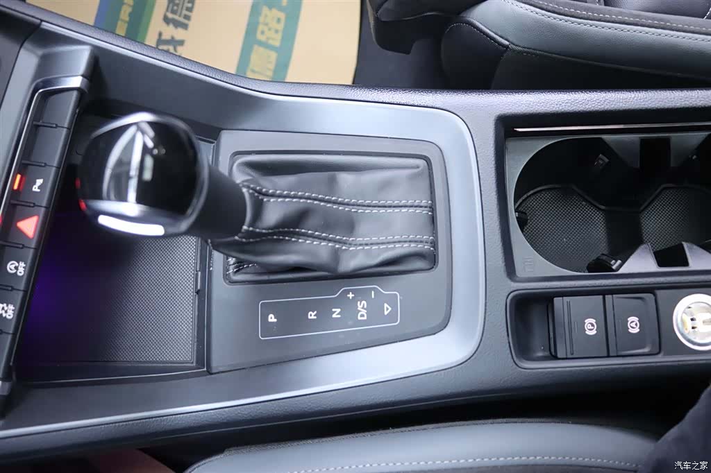Audi Q3, 2022 10