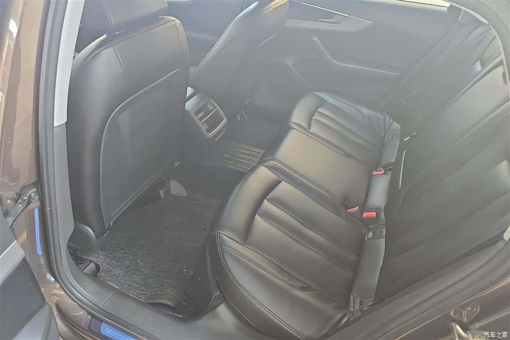 Audi A4L, 2018 11