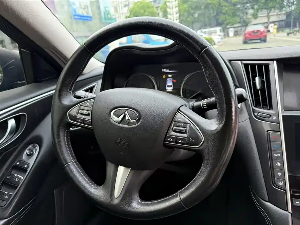 Infiniti Q50L