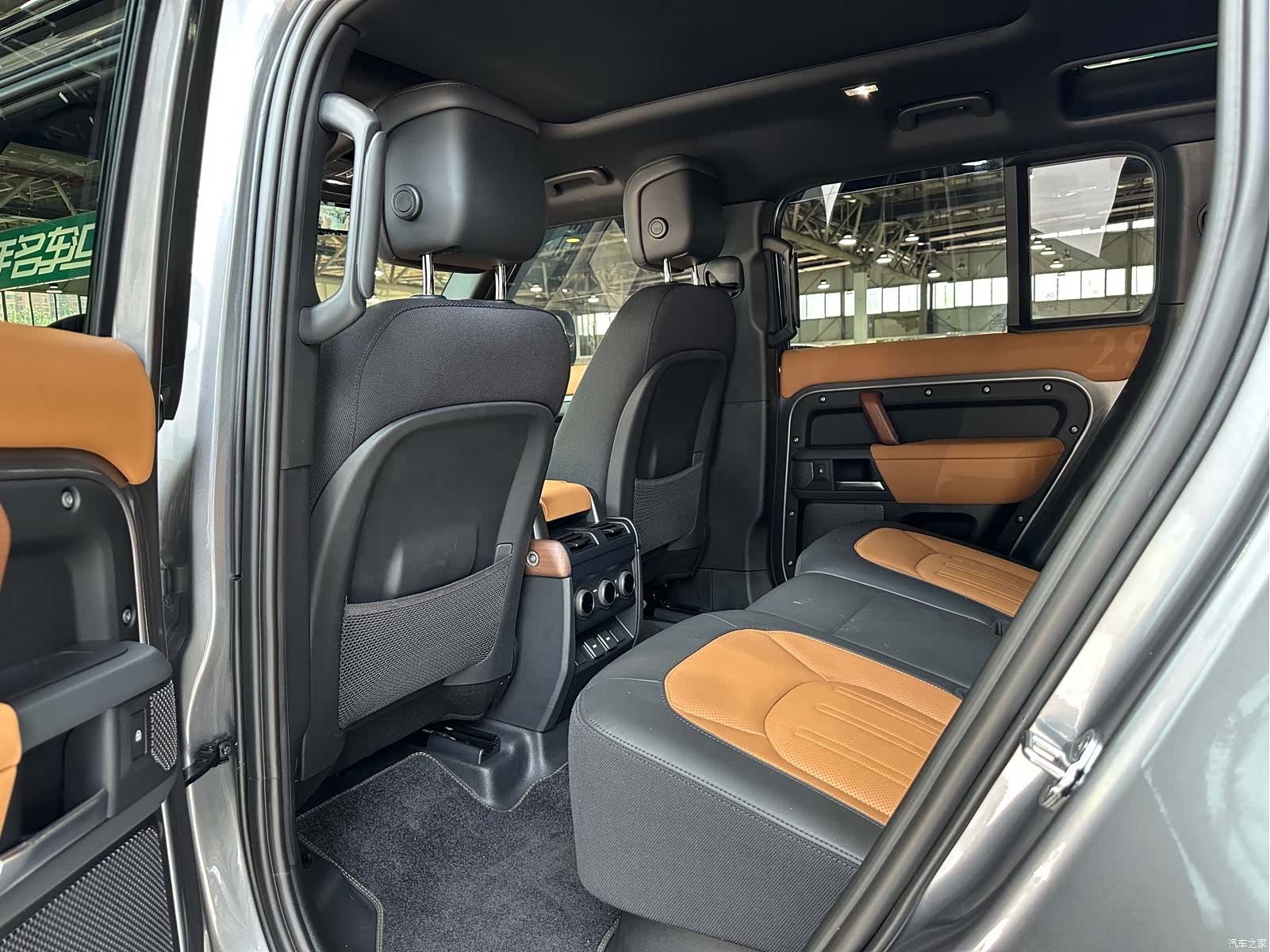 Land Rover Defender, 2023 8