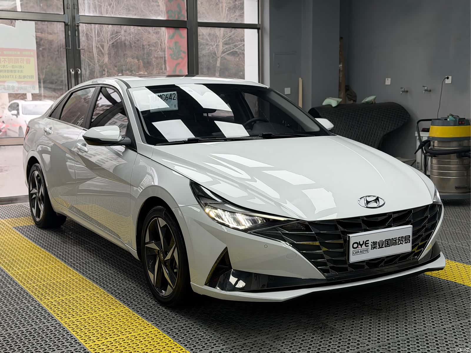 Hyundai Elantra, 2022 3