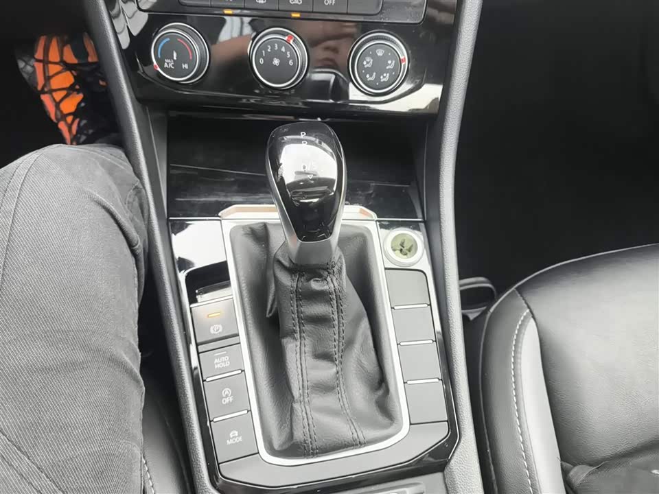 Volkswagen Sagitar Volkswagen Sagitar